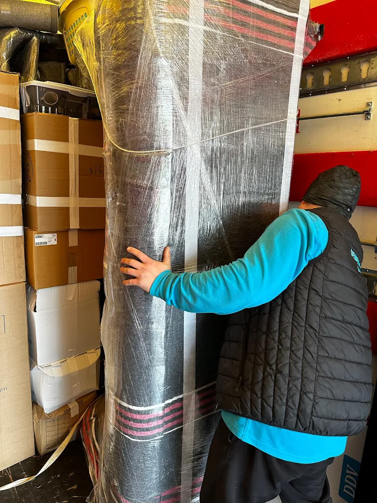 Équipe de déménagement professionnelle en intervention à Bernay