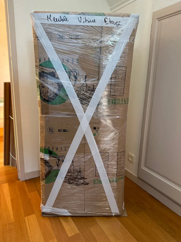 Équipe de déménagement professionnelle en intervention dans un pavillon à Colombes