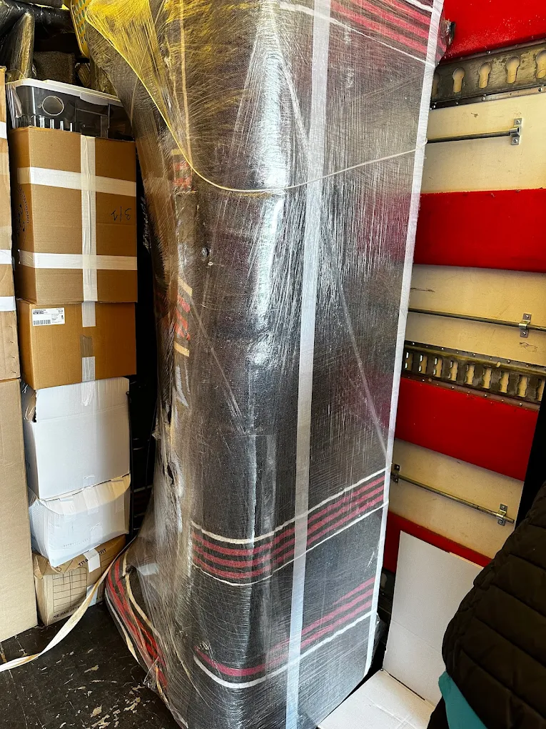 Équipe de déménagement professionnelle en action à Conflans-Sainte-Honorine