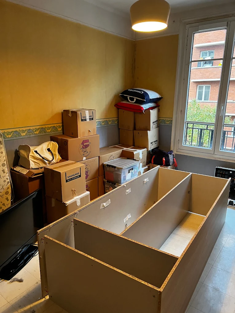 Équipe de déménagement professionnelle en intervention à Courbevoie