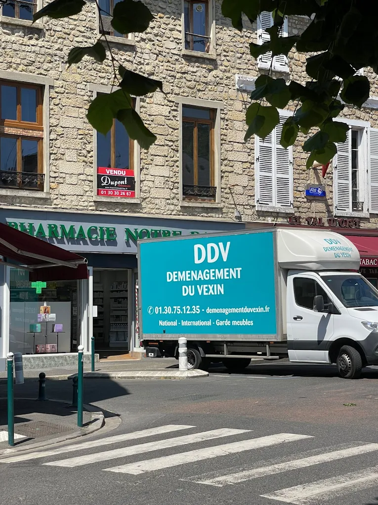 Équipe de déménagement professionnelle en intervention à Ermont