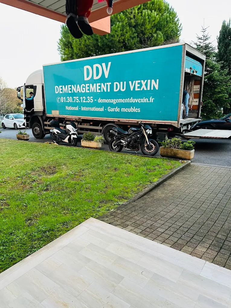 Équipe de déménagement professionnelle en intervention à Franconville