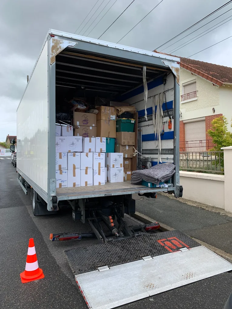 Équipe de déménagement professionnelle en intervention à Gaillon dans l'Eure