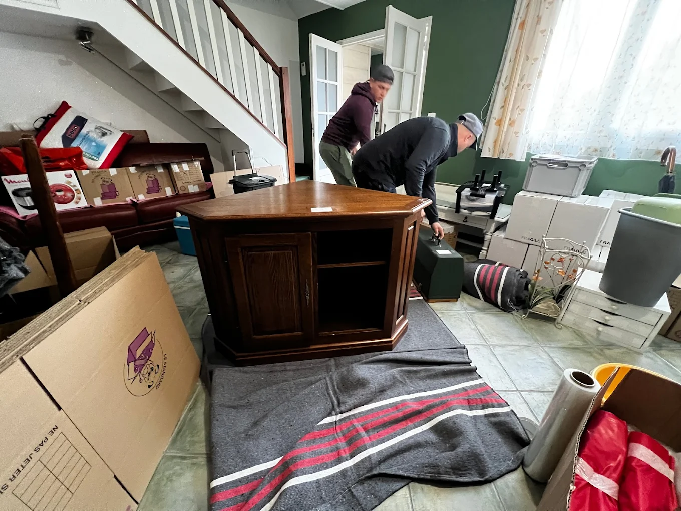 Équipe de déménagement professionnelle en intervention à Gisors, Vexin Normand