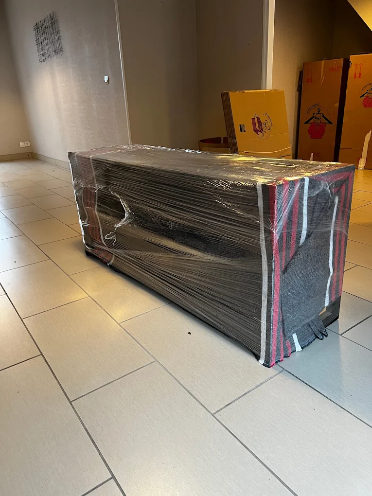 Équipe de déménagement professionnelle en intervention à Honfleur