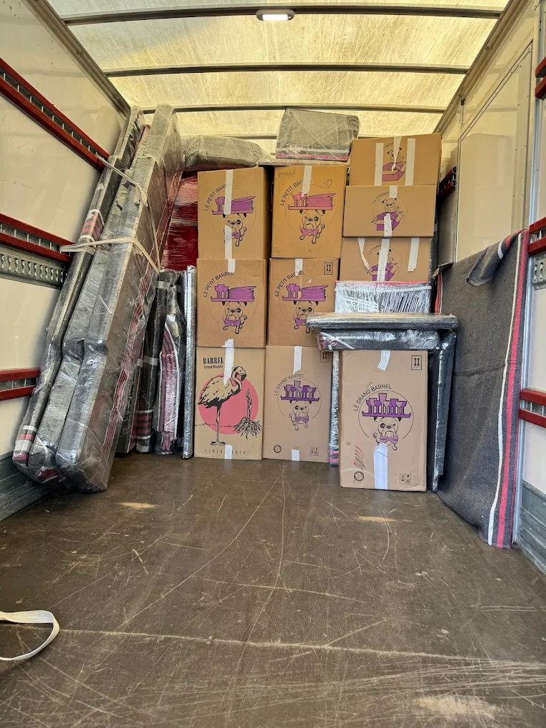 Équipe de déménagement professionnelle en intervention à Pont-Audemer