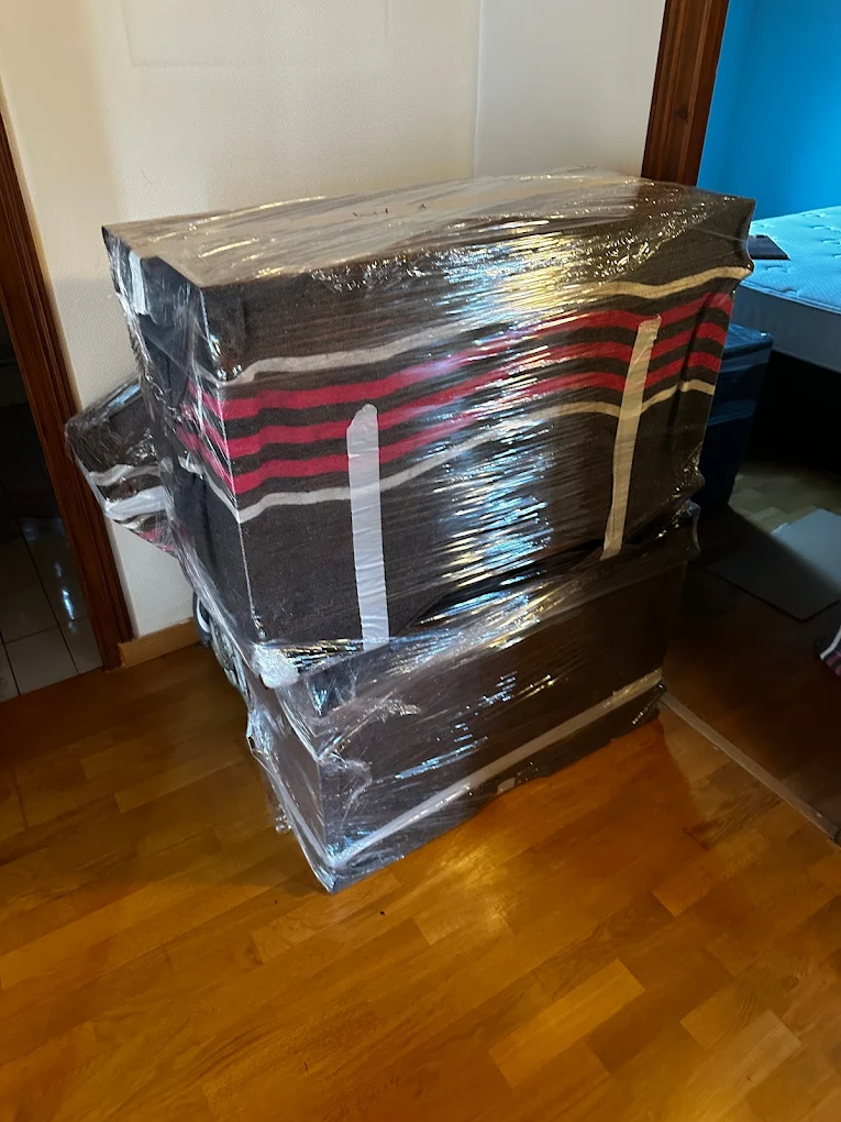 Équipe de déménagement professionnelle en intervention à Rueil-Malmaison