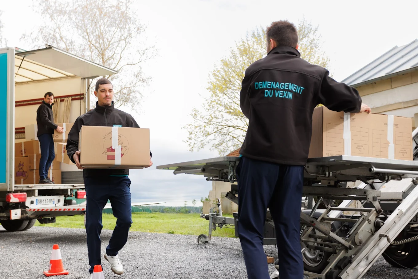 Équipe de déménagement professionnelle en intervention dans le 94